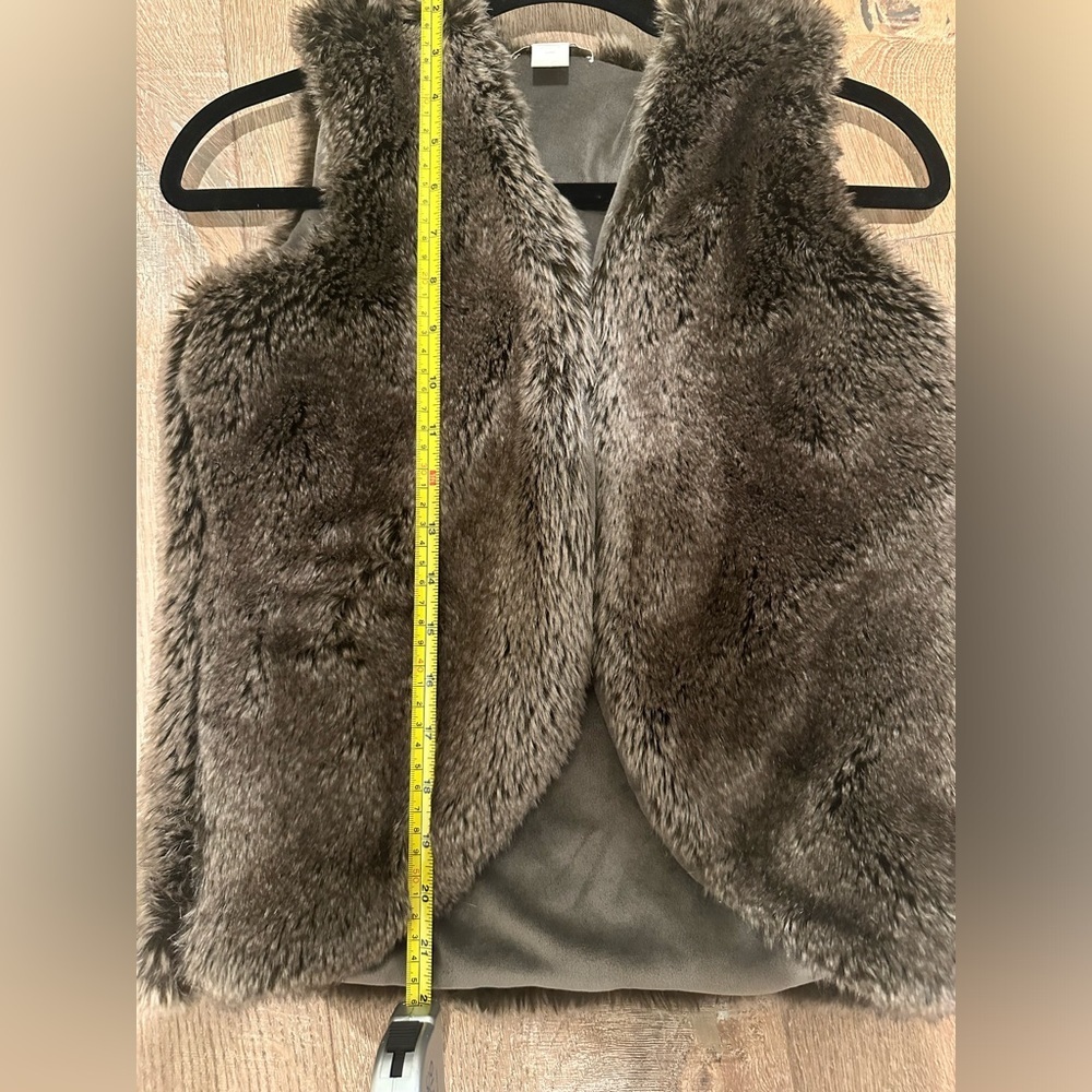 Gorgeous Super Soft Velour Lined Faux Fur Vest — image 3 of 6